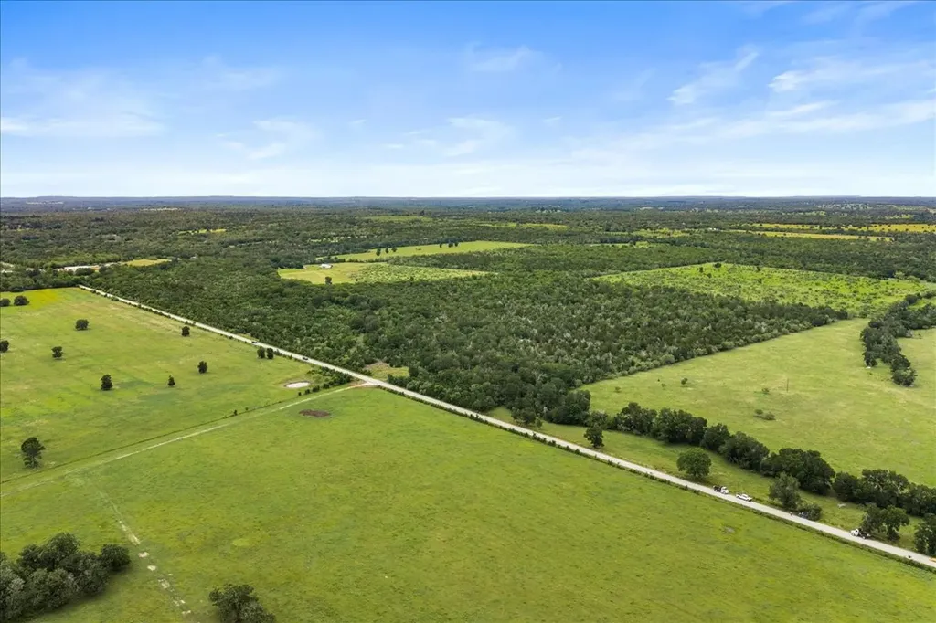 288 Charcoal Road Waelder TX 78959