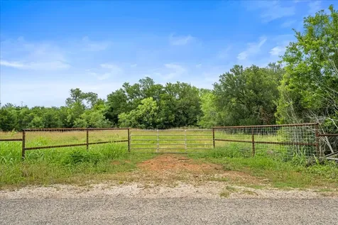 288 Charcoal Road Waelder TX 78959