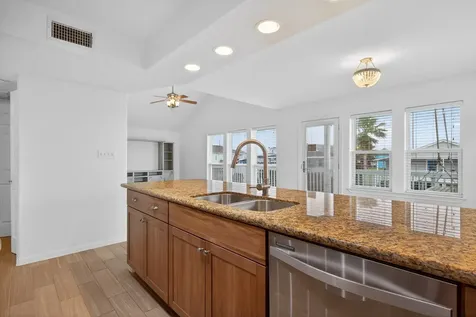 4207 Reeves Drive Galveston TX 77554