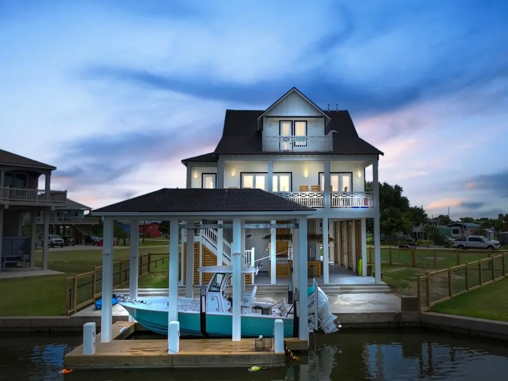 1060 Waterways Drive Crystal Beach TX 77650