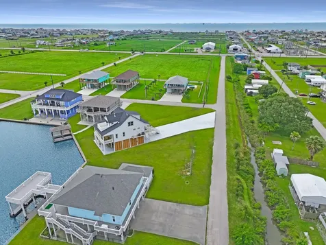 1060 Waterways Drive Crystal Beach TX 77650