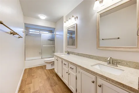 1016 Applewood Drive Friendswood TX 77546