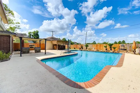 1016 Applewood Drive Friendswood TX 77546