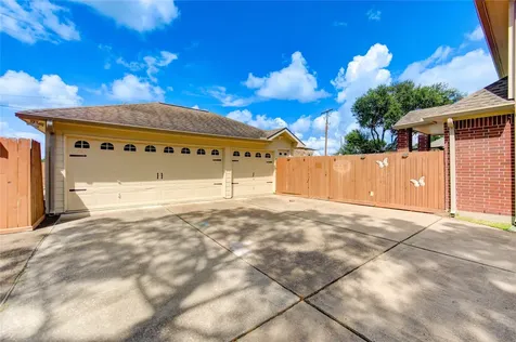 1016 Applewood Drive Friendswood TX 77546