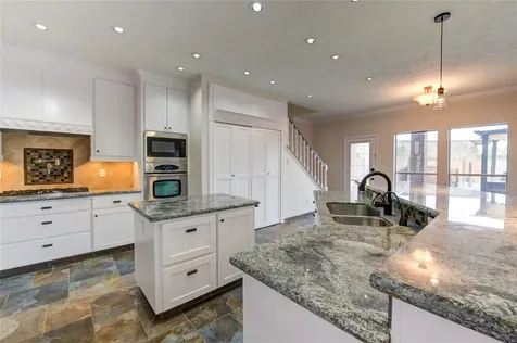 1016 Applewood Drive Friendswood TX 77546