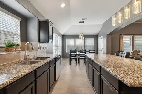 11 Coconut Palms Court Manvel TX 77578