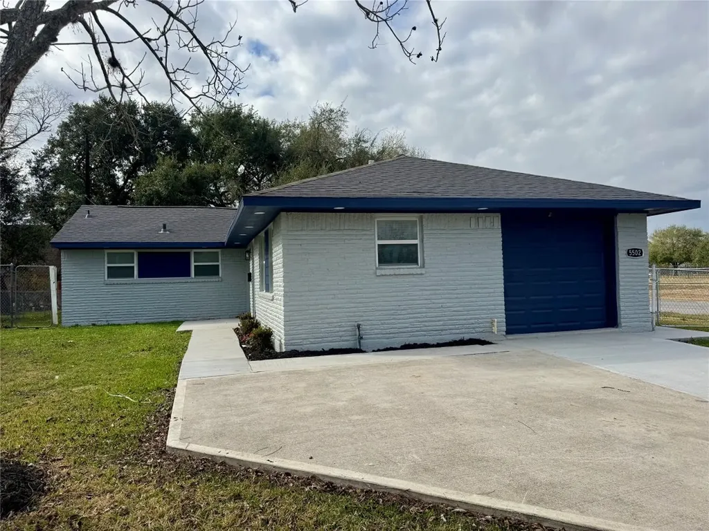 5502 Elm Tree Drive Houston TX 77048