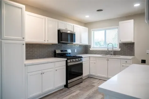 5502 Elm Tree Drive Houston TX 77048