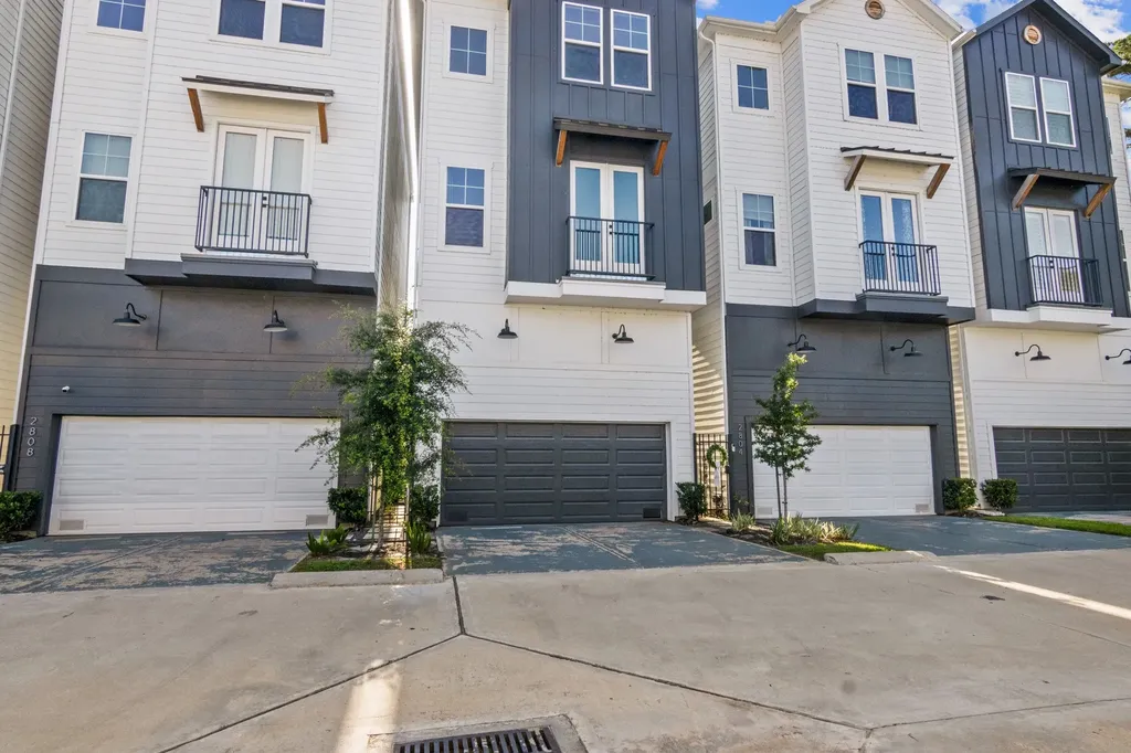 2806 Versailles Oak Lane Houston TX 77092