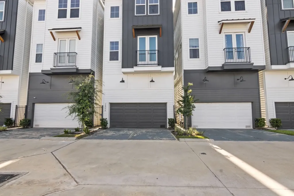 2806 Versailles Oak Lane Houston TX 77092