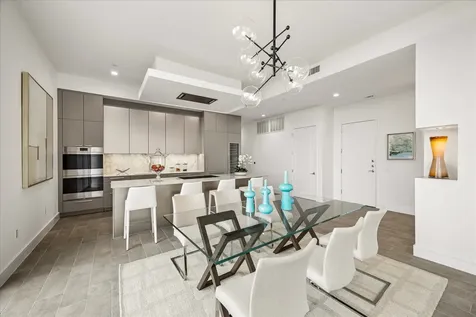 2727 Kirby Drive 11d Houston TX 77098