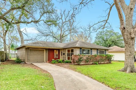 103 Palm Lane Lake Jackson TX 77566