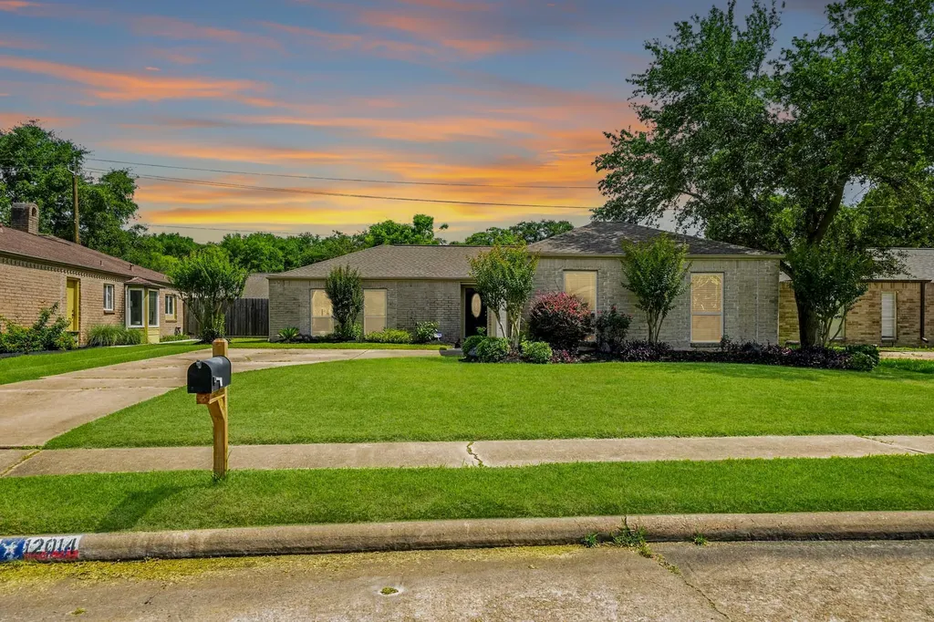 12014 Rocky Knoll Drive Houston TX 77077