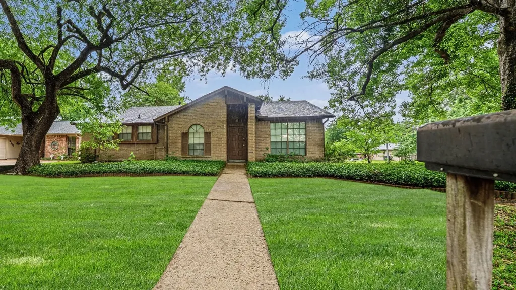 2702 Meandering Trail Houston TX 77339
