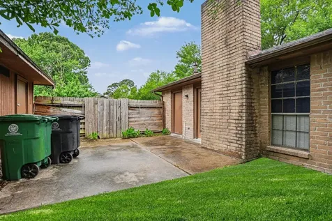 2702 Meandering Trail Houston TX 77339