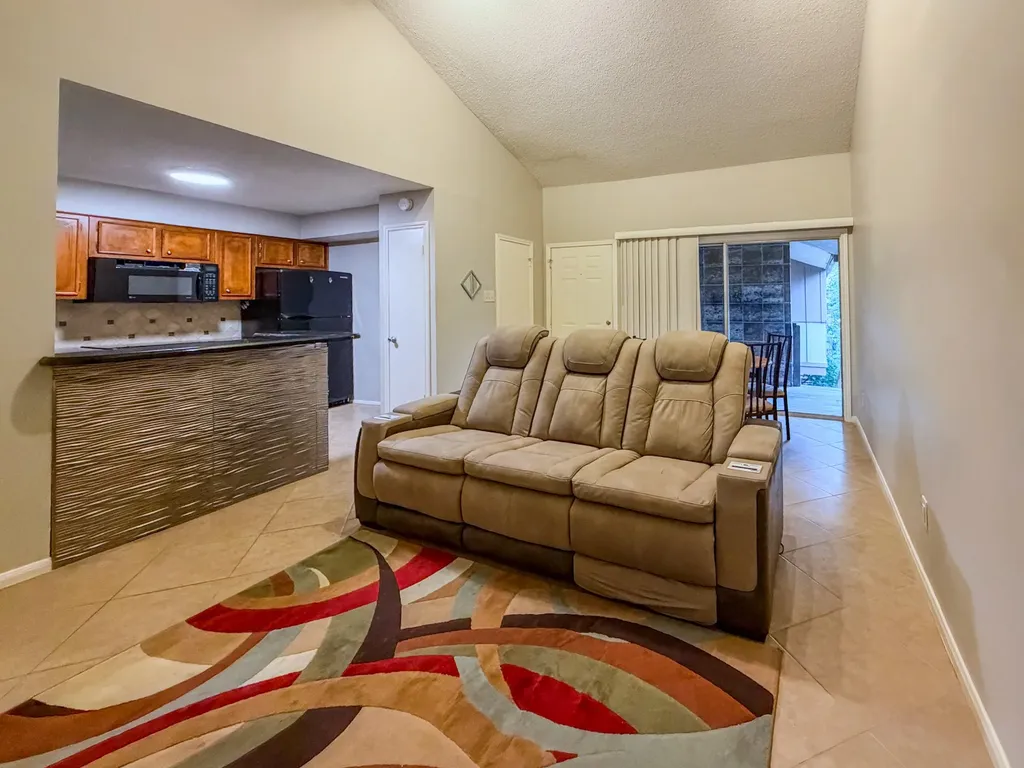 2574 Marilee Lane 23 Houston TX 77057
