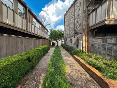 2574 Marilee Lane 23 Houston TX 77057