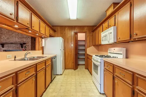 631 E Shore Drive Clear Lake Shores TX 77565