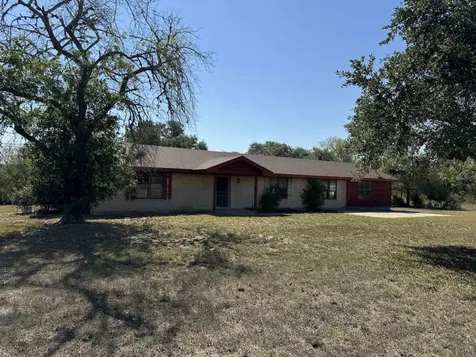 5996 Yucca Trail Beeville TX 78102