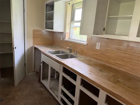 5996 Yucca Trail Beeville TX 78102