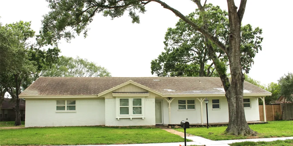 1802 Sleepy Creek Way Pearland TX 77581