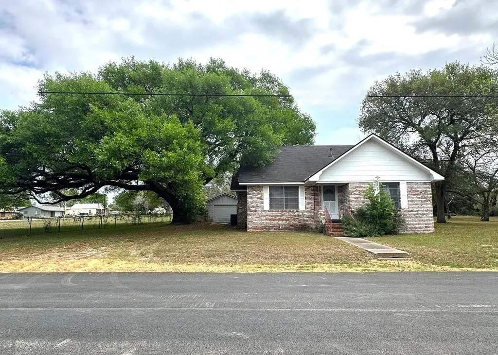 127 N Mechanic Street Bellville TX 77418