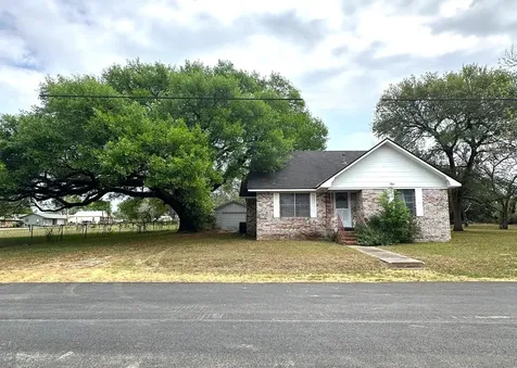 127 N Mechanic Street Bellville TX 77418
