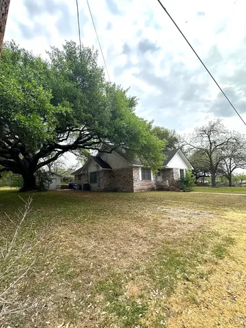 127 N Mechanic Street Bellville TX 77418