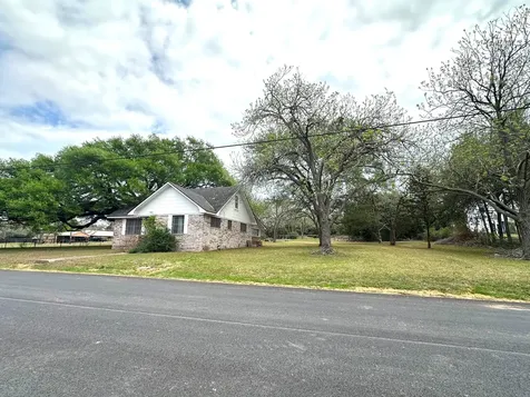 127 N Mechanic Street Bellville TX 77418