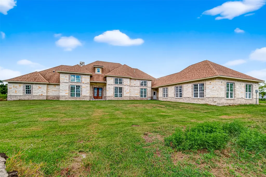 1013 Battlebell Road Highlands TX 77562