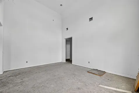 1013 Battlebell Road Highlands TX 77562