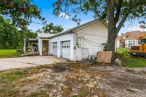 1013 Battlebell Road Highlands TX 77562