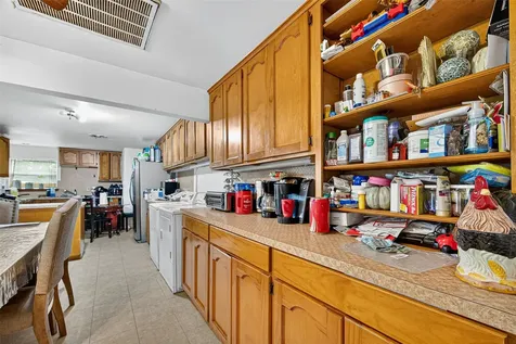 1013 Battlebell Road Highlands TX 77562