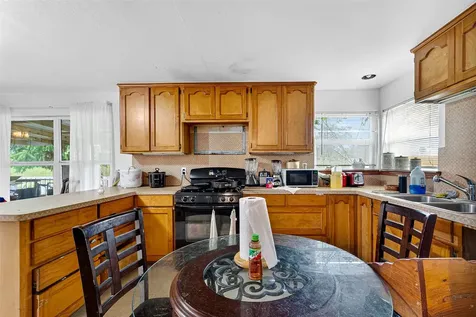 1013 Battlebell Road Highlands TX 77562