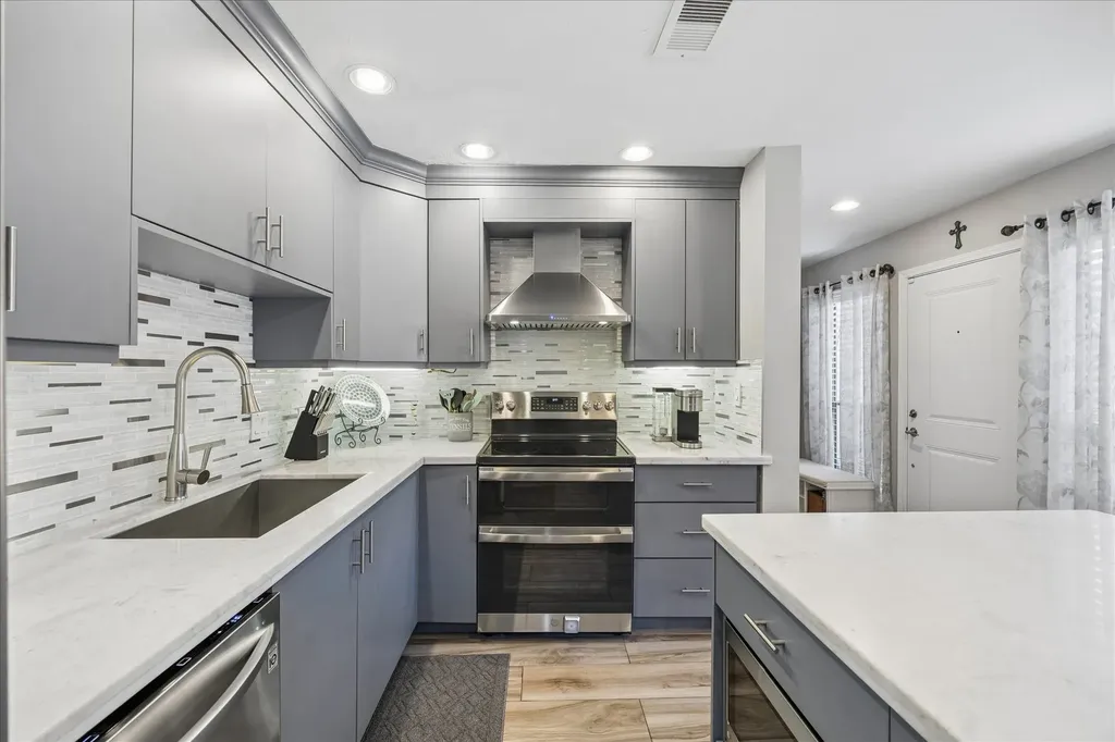 1914 Augusta Drive 9 Houston TX 77057