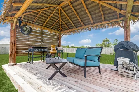 11219 Kings Point Boulevard Mont Belvieu TX 77535