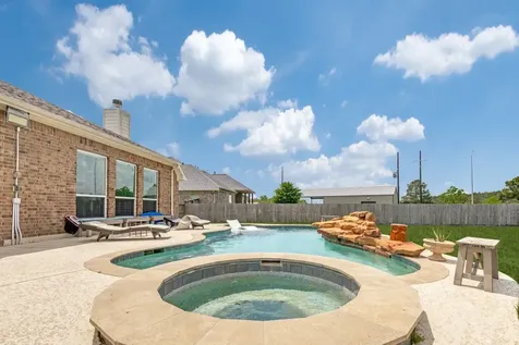 11219 Kings Point Boulevard Mont Belvieu TX 77535
