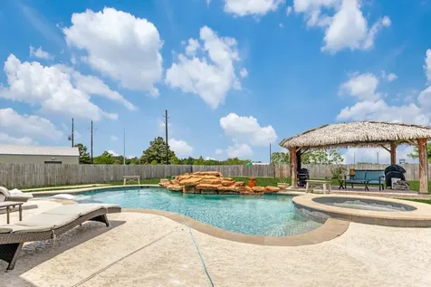 11219 Kings Point Boulevard Mont Belvieu TX 77535