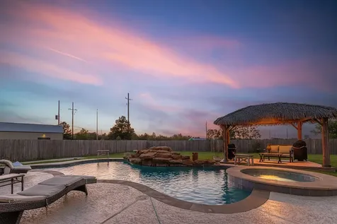 11219 Kings Point Boulevard Mont Belvieu TX 77535