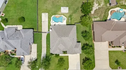 11219 Kings Point Boulevard Mont Belvieu TX 77535