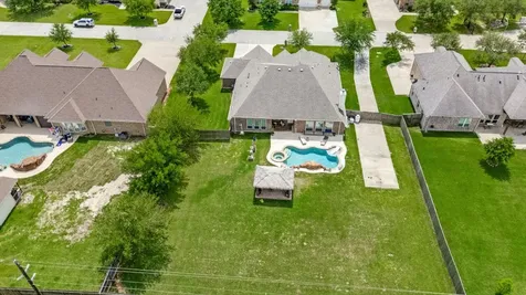 11219 Kings Point Boulevard Mont Belvieu TX 77535