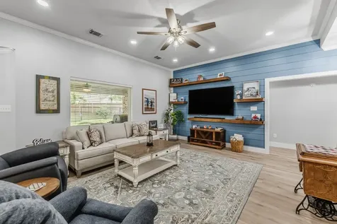310 Augusta Drive Huntsville TX 77340