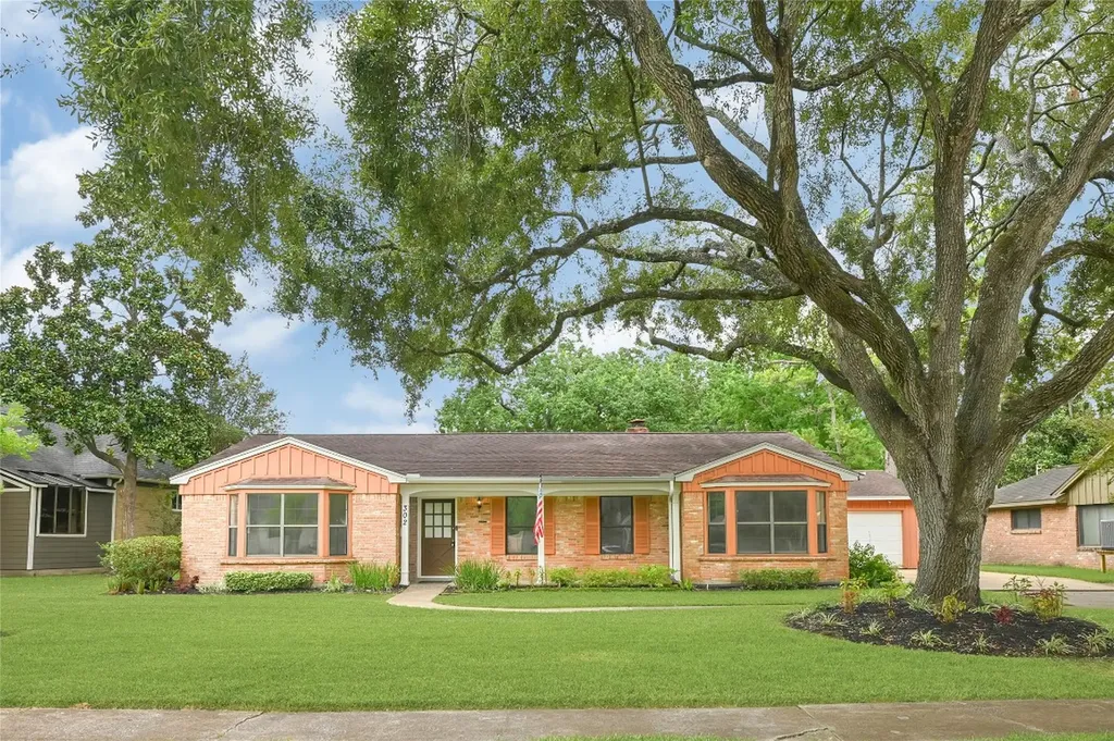 302 Bayou View Drive El Lago TX 77586