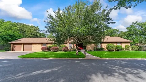 120 Hickory Street Huntsville TX 77320