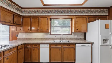 120 Hickory Street Huntsville TX 77320