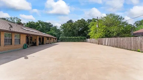 120 Hickory Street Huntsville TX 77320