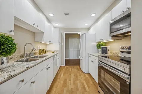 49 Briar Hollow Lane 505 Houston TX 77027