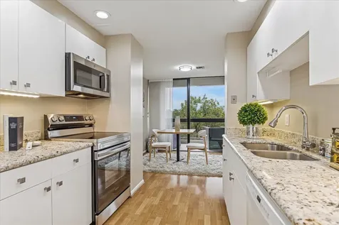 49 Briar Hollow Lane 505 Houston TX 77027