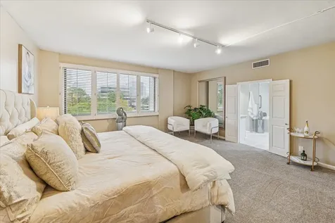 49 Briar Hollow Lane 505 Houston TX 77027
