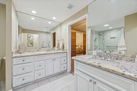 49 Briar Hollow Lane 505 Houston TX 77027